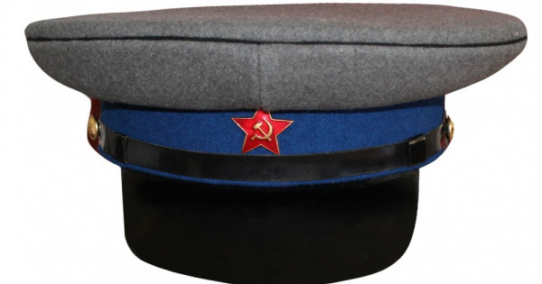 ソビエト連邦陸軍騎兵隊は、ロシアのバイザーキャップを帽子します